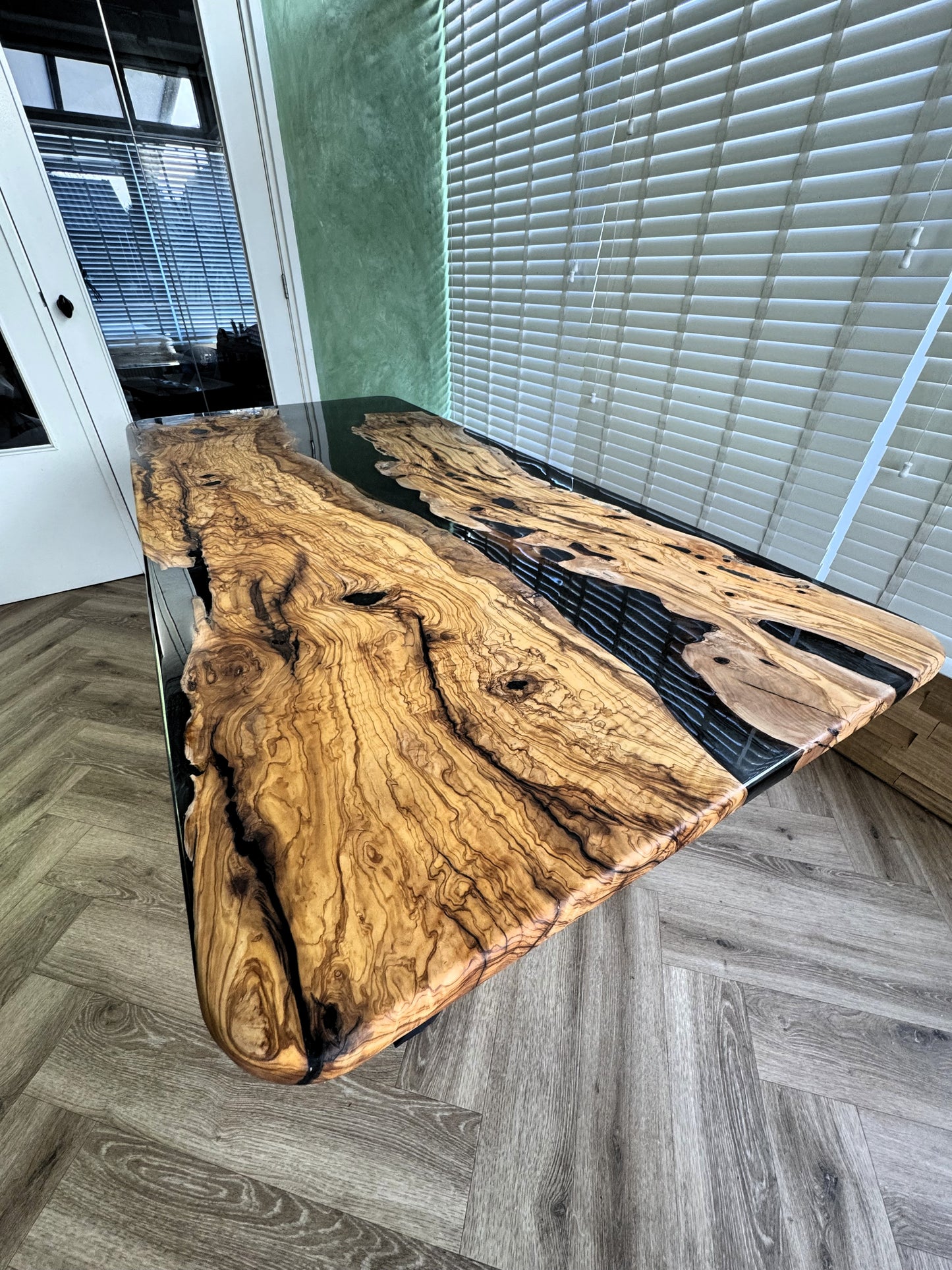 Epoxy eetkamertafel set olijfhout 195x90cm